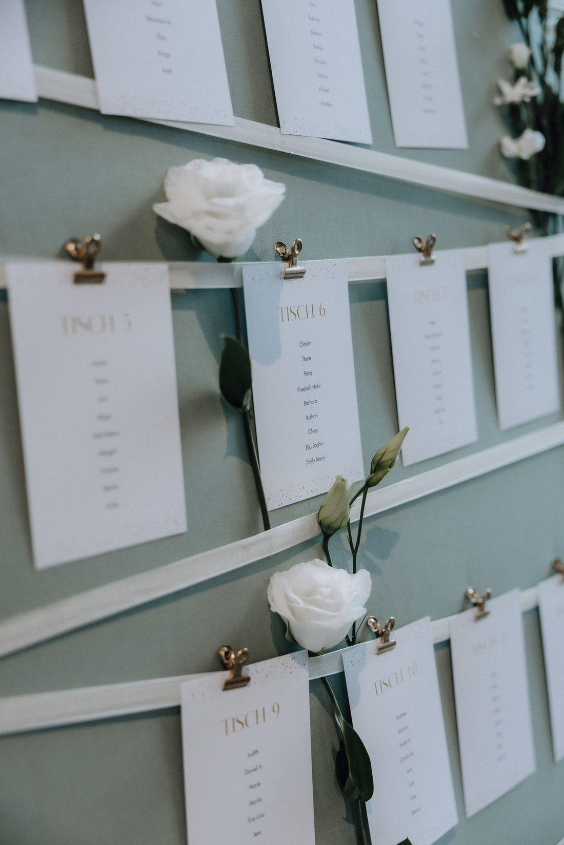 Sitzplan-Set, Holzstaffelei mit farbiger Platte, inkl. Band + Klammern