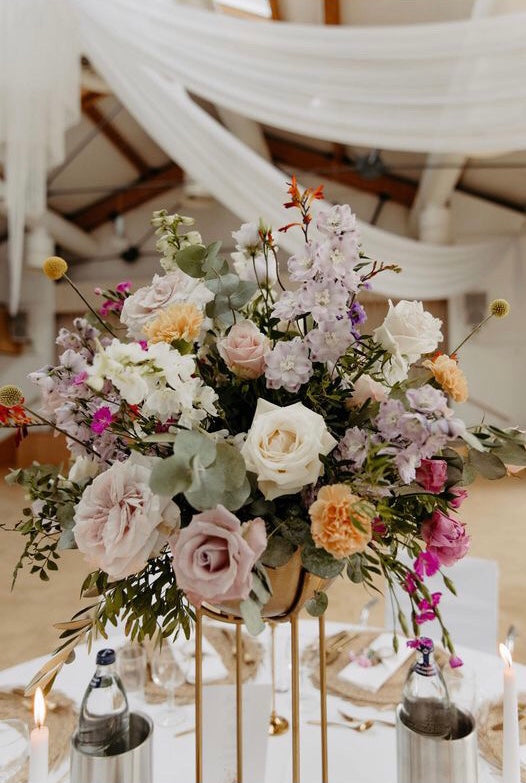 Metallschale, gebürstete Oberfläche, Farbe Gold, inkl. Metallständer