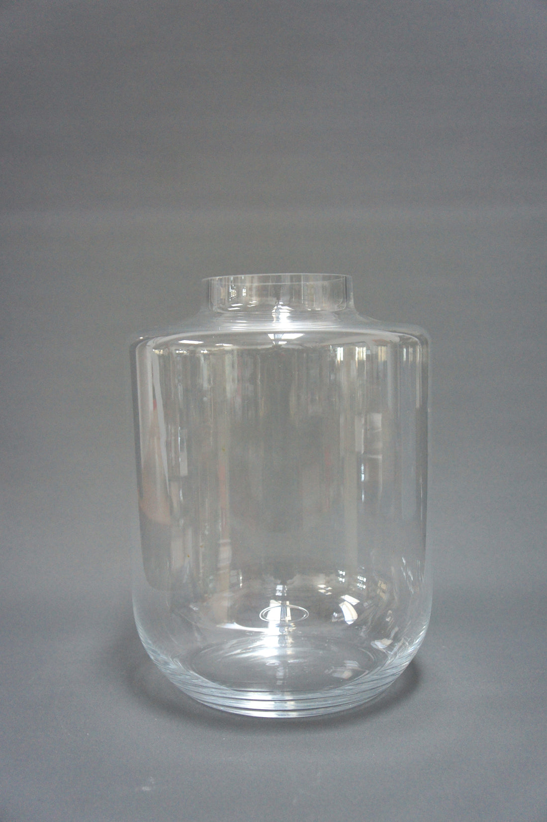Formschöne große Vase aus dickwandigem Glas