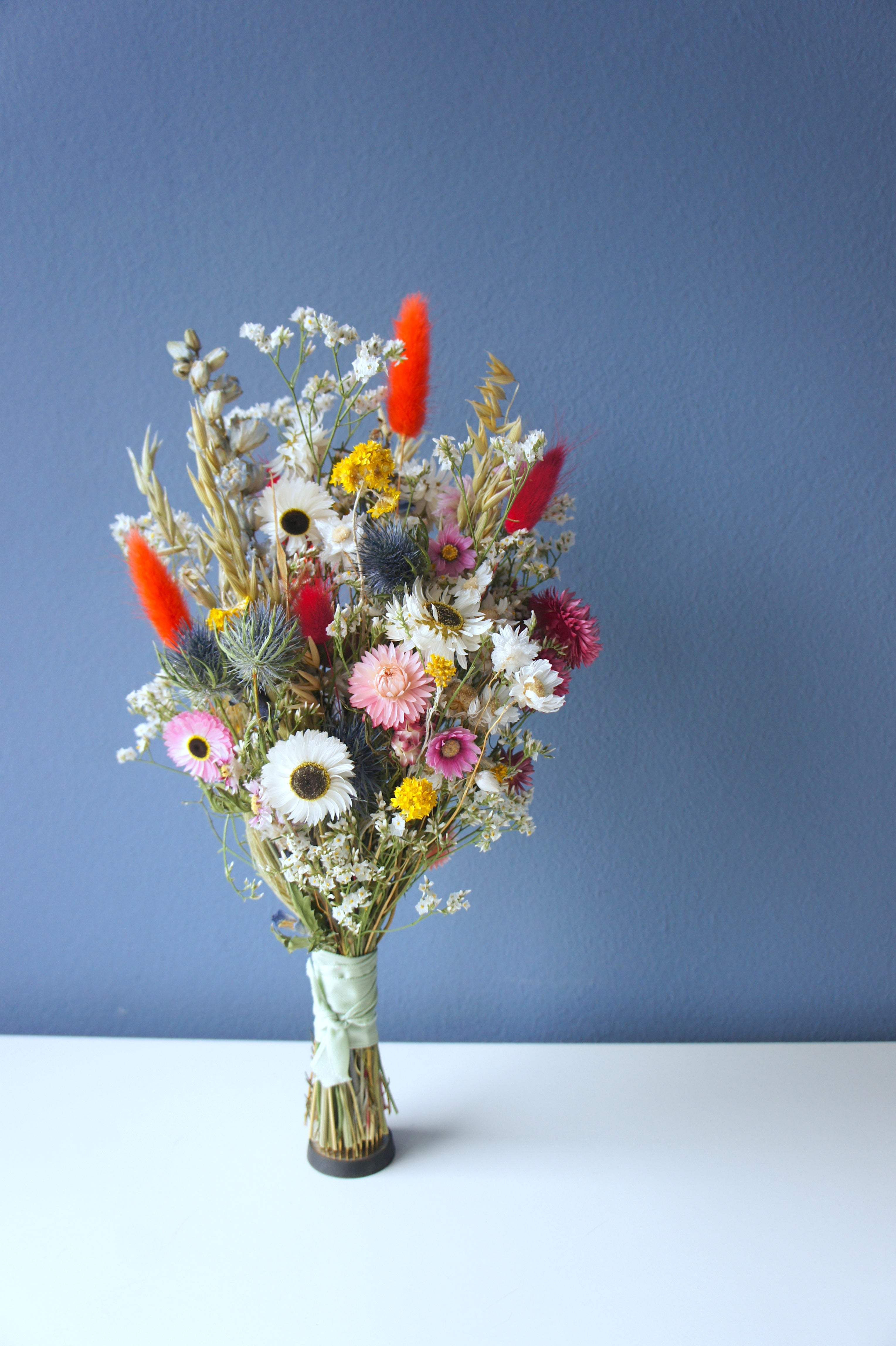 BUNTE TAGE, Brautstrauß, Haarkamm, Reversschmuck und Haarkranz aus Trockenblumen