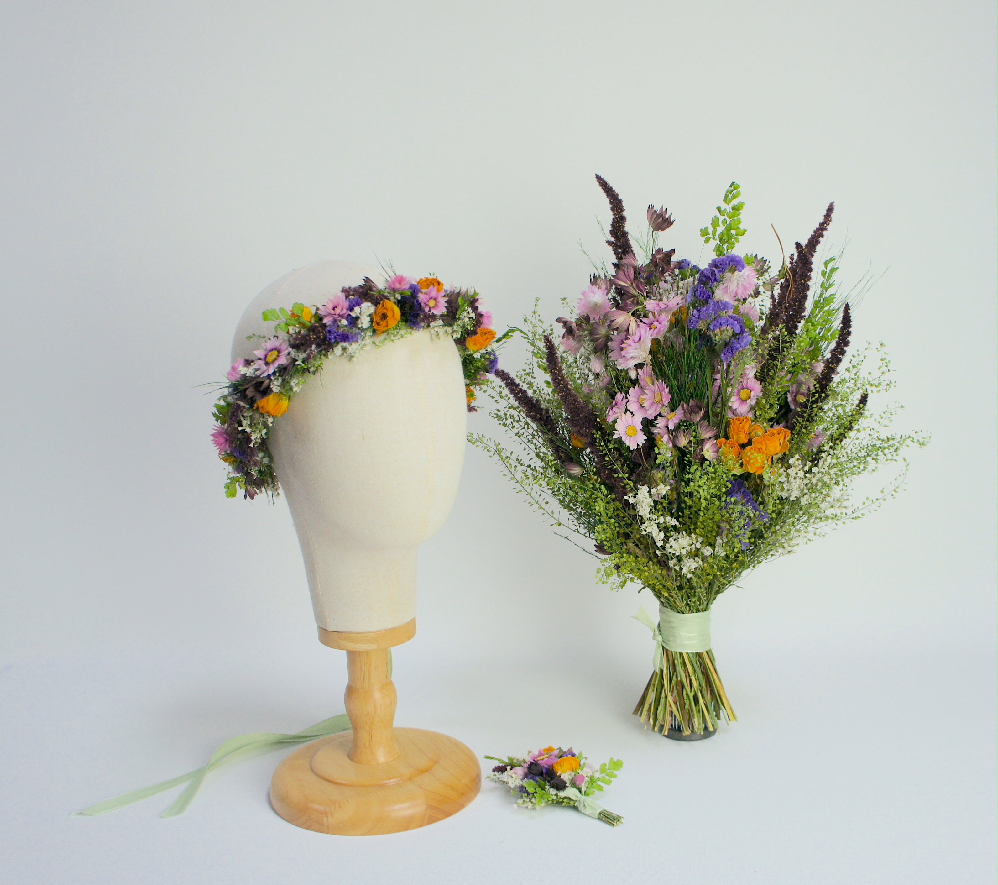 MARIE & DER SOMMER- unsere neue Trockenblumenserie mit Brautstrauß, Haarkranz und Reversschmuck