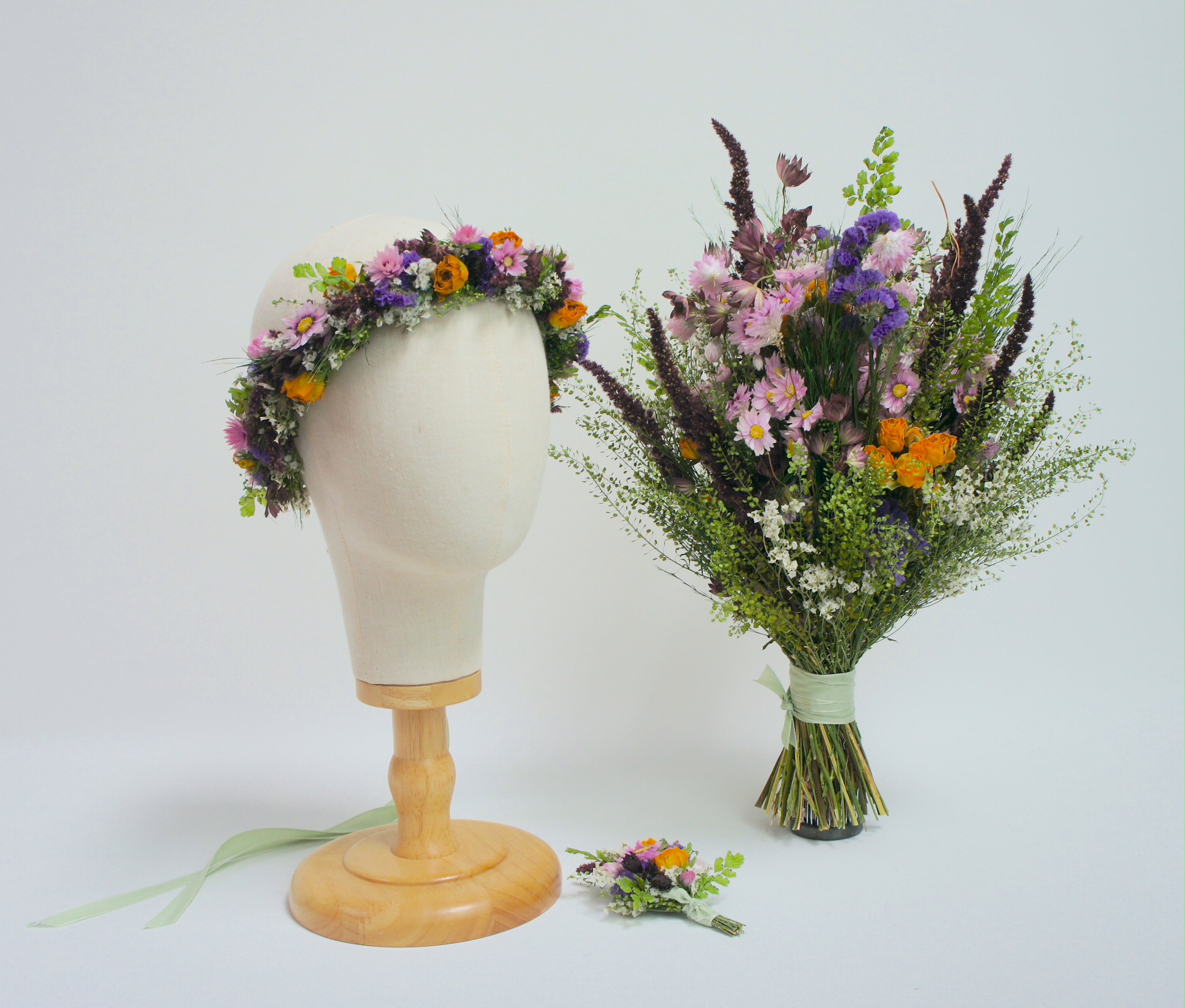 MARIE & DER SOMMER- unsere neue Trockenblumenserie mit Brautstrauß, Haarkranz und Reversschmuck