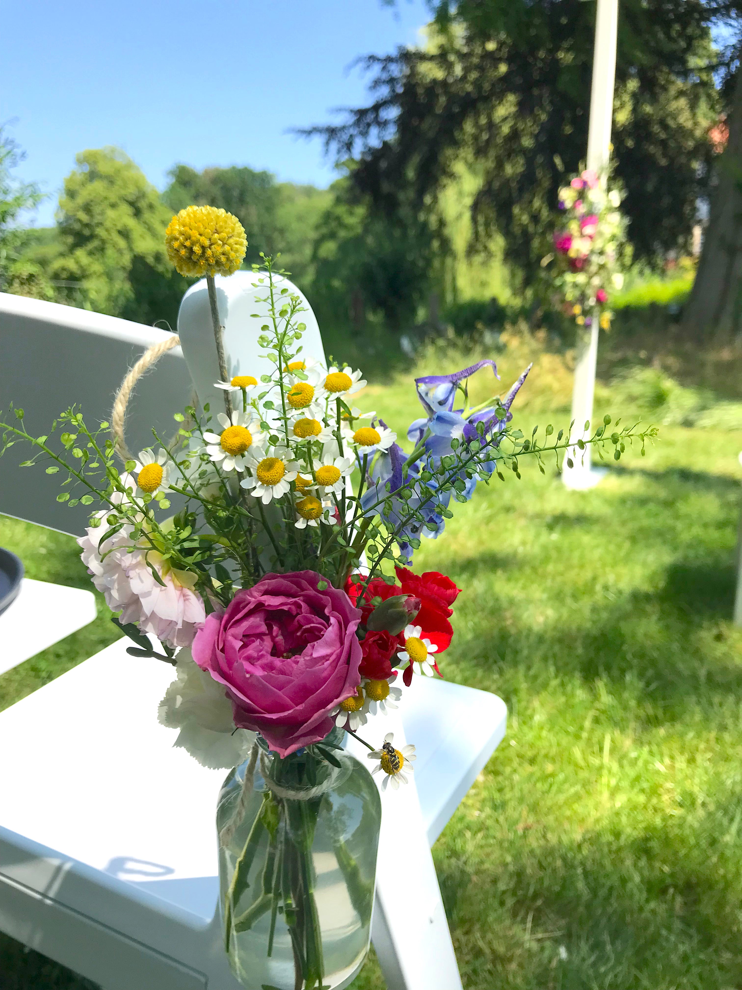 Frischblumenkonzept, inkl. Mietvasen COLOURFUL DAY für Selbstabholer_innen