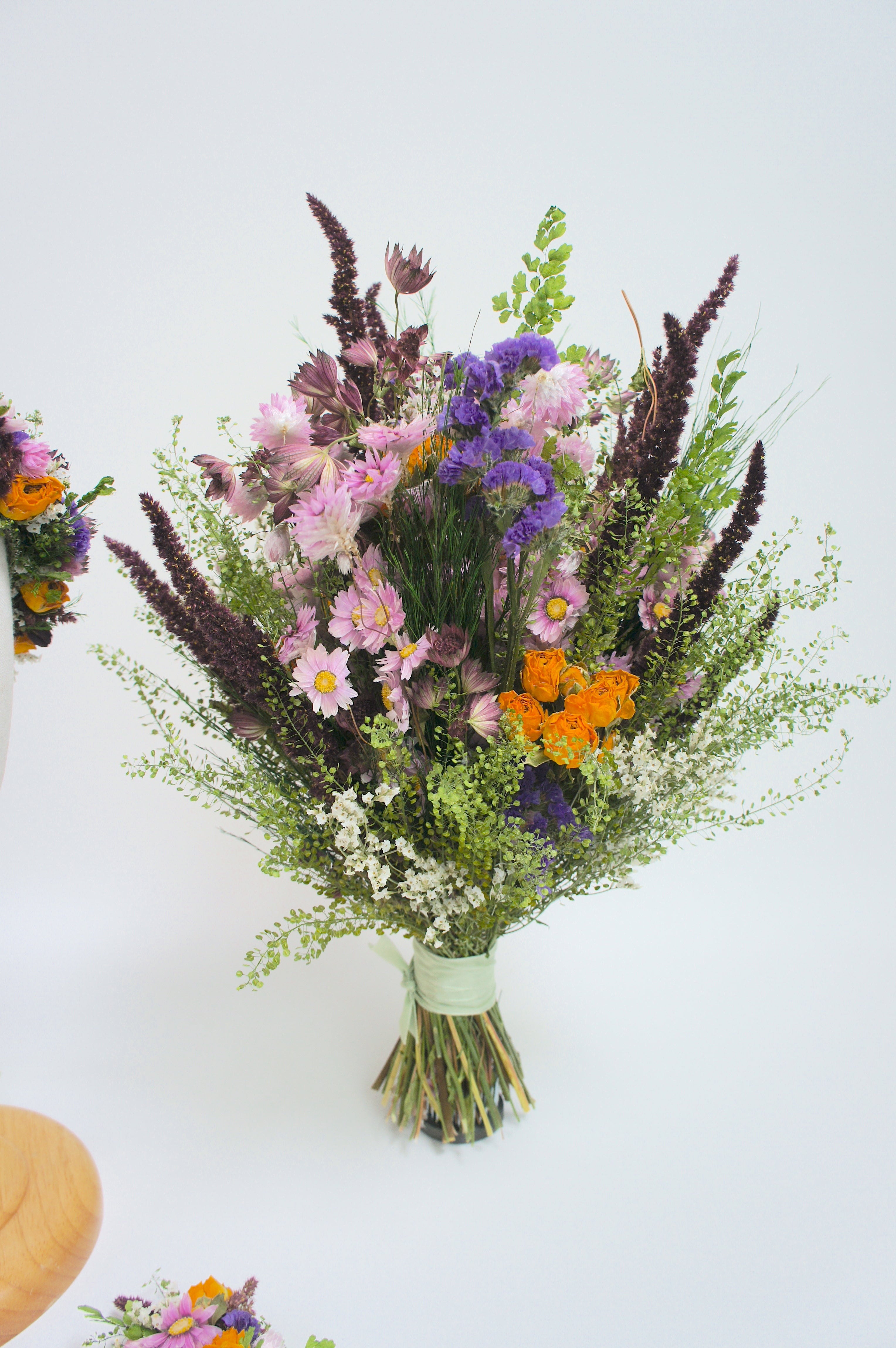 MARIE & DER SOMMER- unsere neue Trockenblumenserie mit Brautstrauß, Haarkranz und Reversschmuck