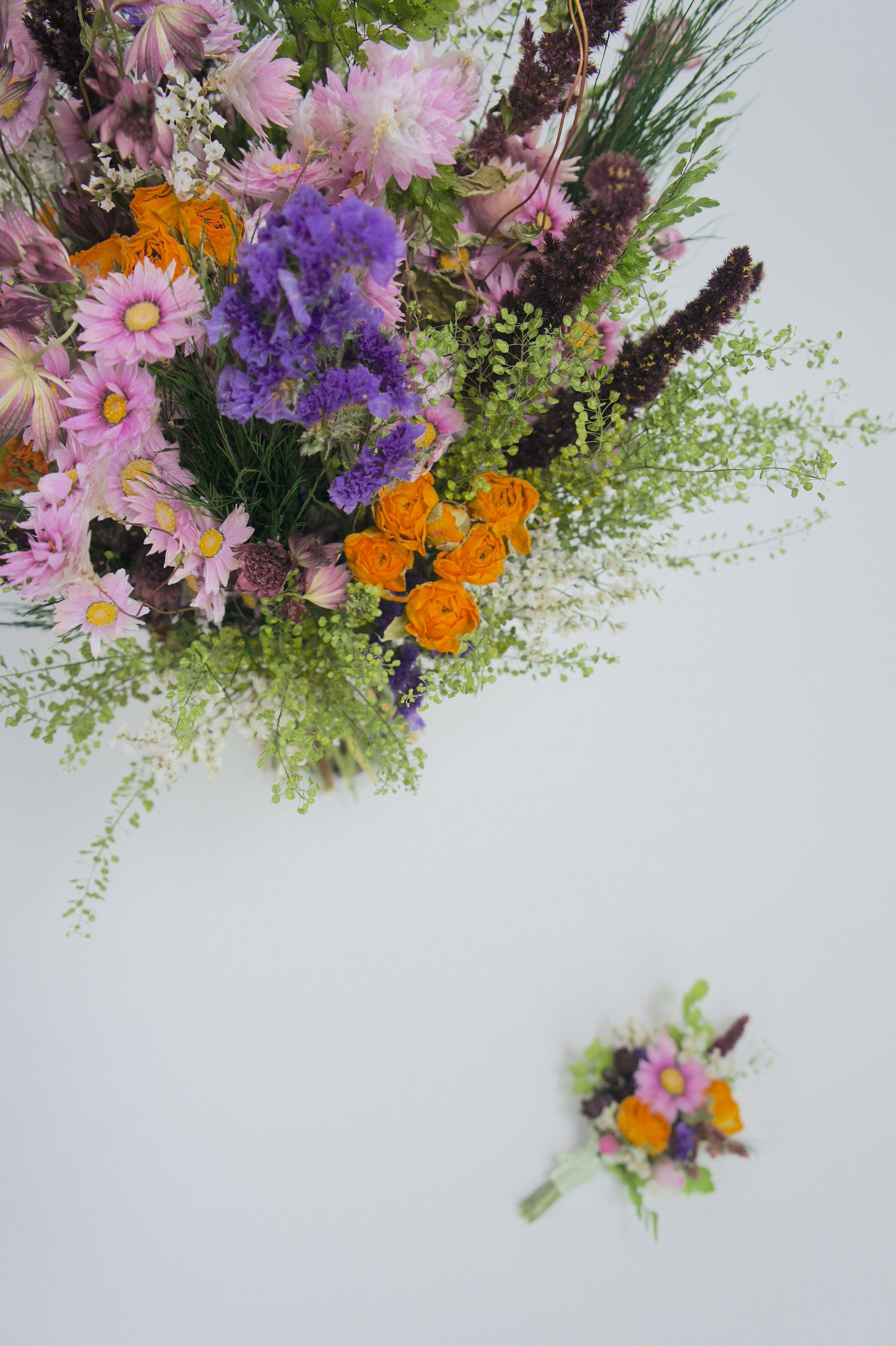 MARIE & DER SOMMER- unsere neue Trockenblumenserie mit Brautstrauß, Haarkranz und Reversschmuck