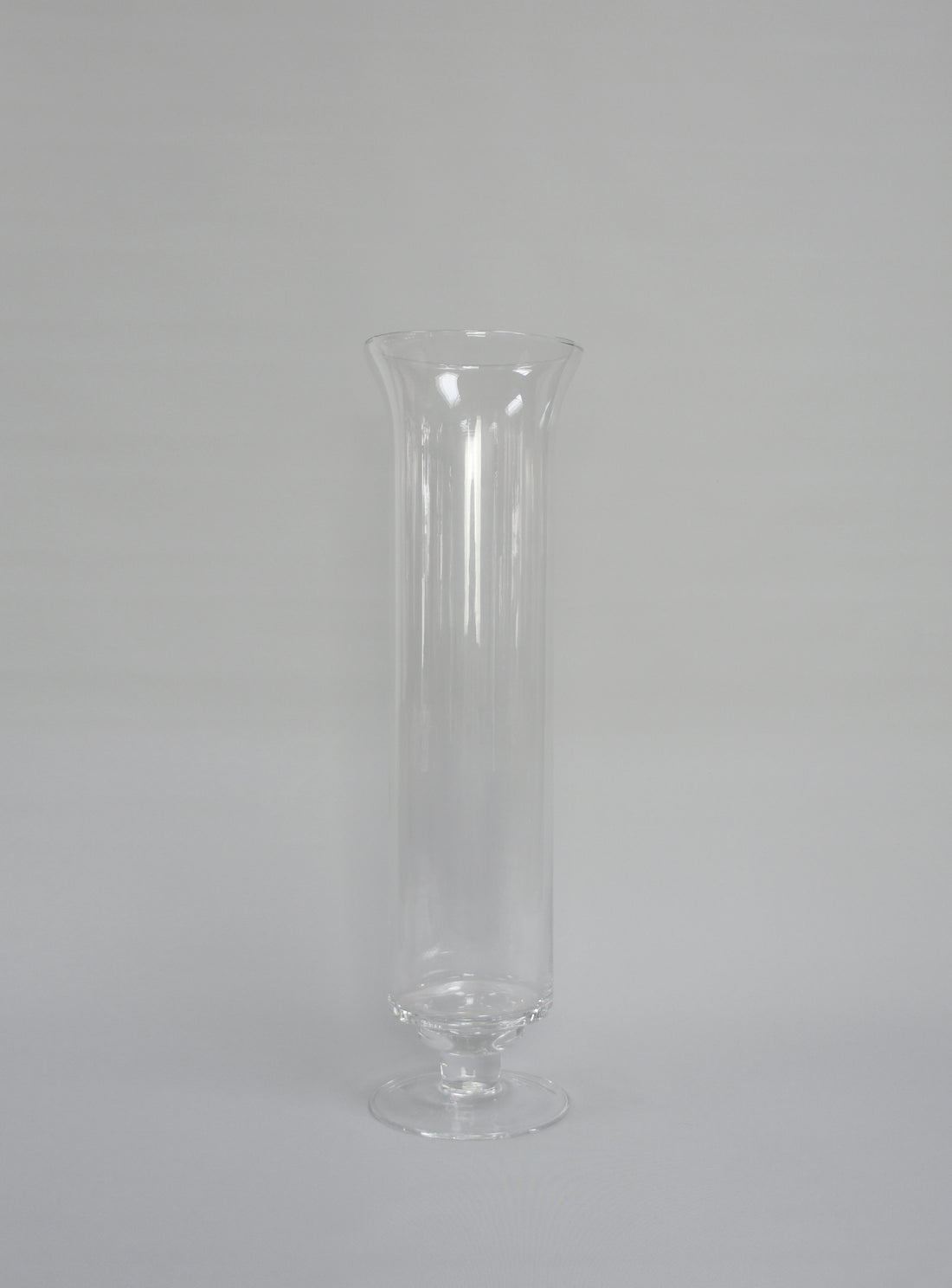 Glasvase, zylindrisch auf Fuß