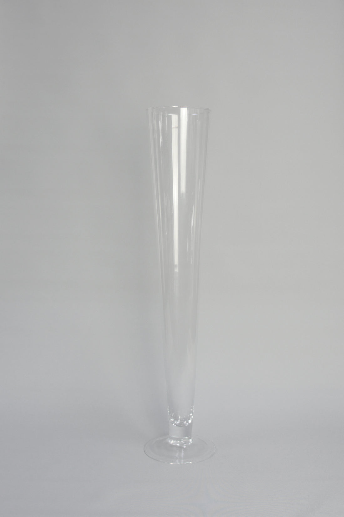 Glasvase, konisch auf Fuß