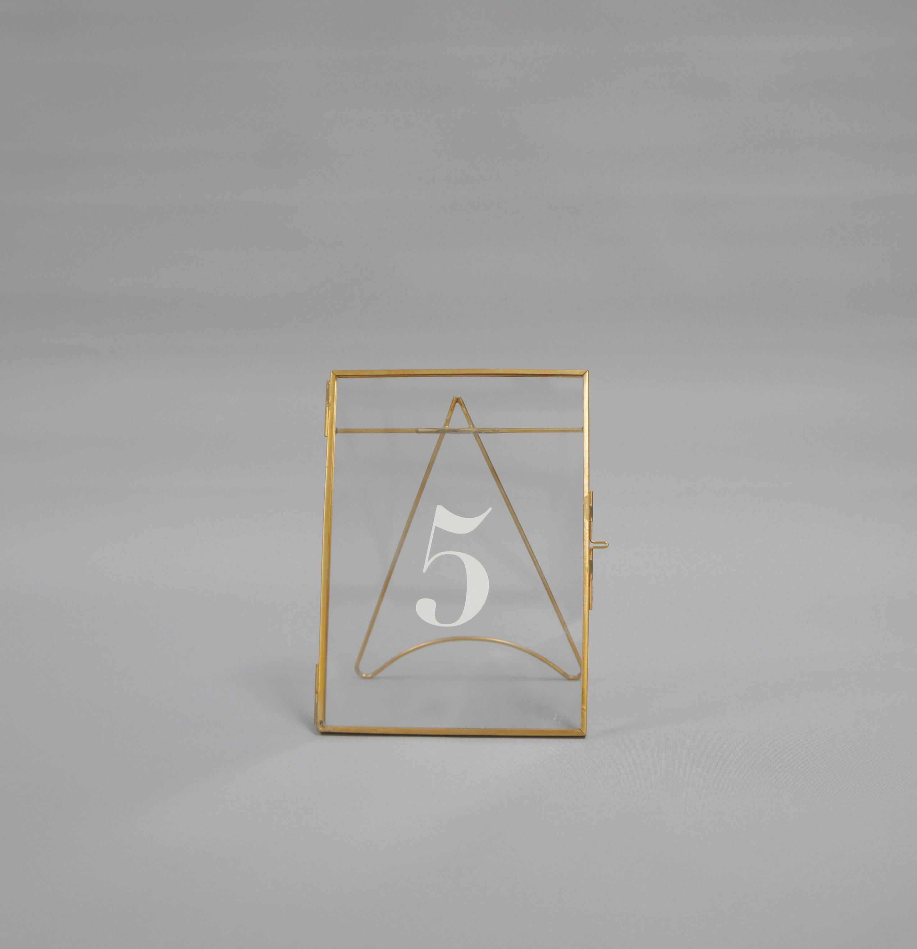 Tischnummer, weiße Ziffer auf Glas, Goldrahmung, Hintergrund Farbe wählbar