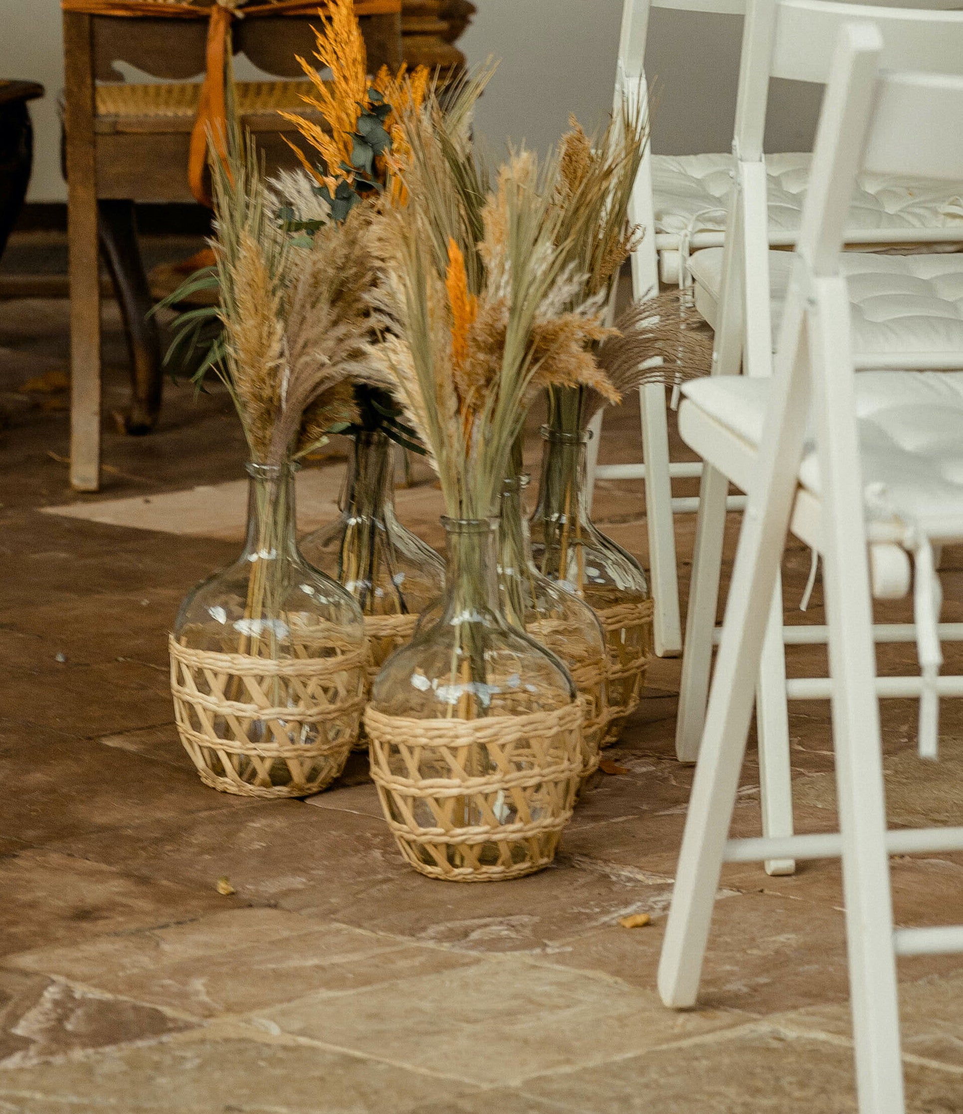 Weinballon in Korbgeflecht