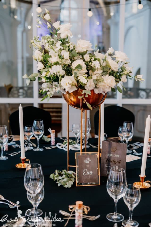 Metallschale, gebürstete Oberfläche, Farbe Gold, inkl. Metallständer