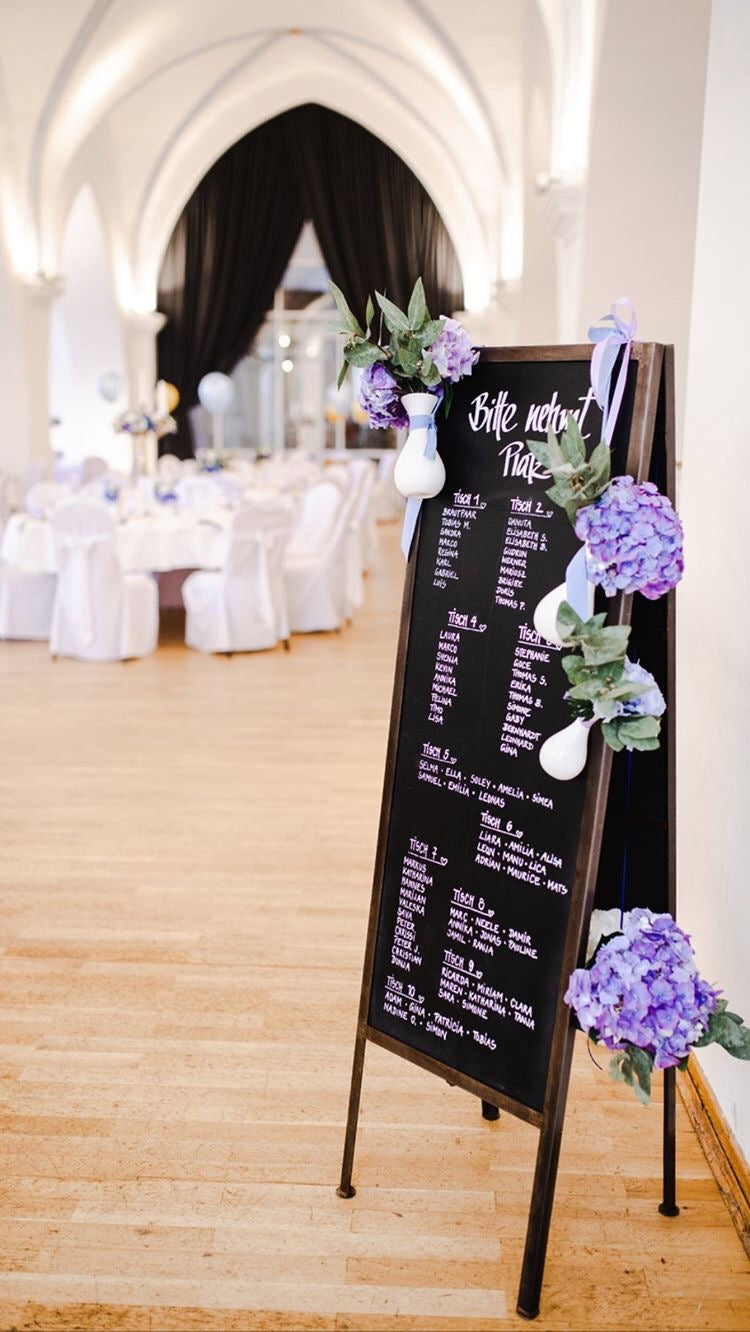 Kreideklapptafel mit Metallrahmung, beidseitig zu beschriften