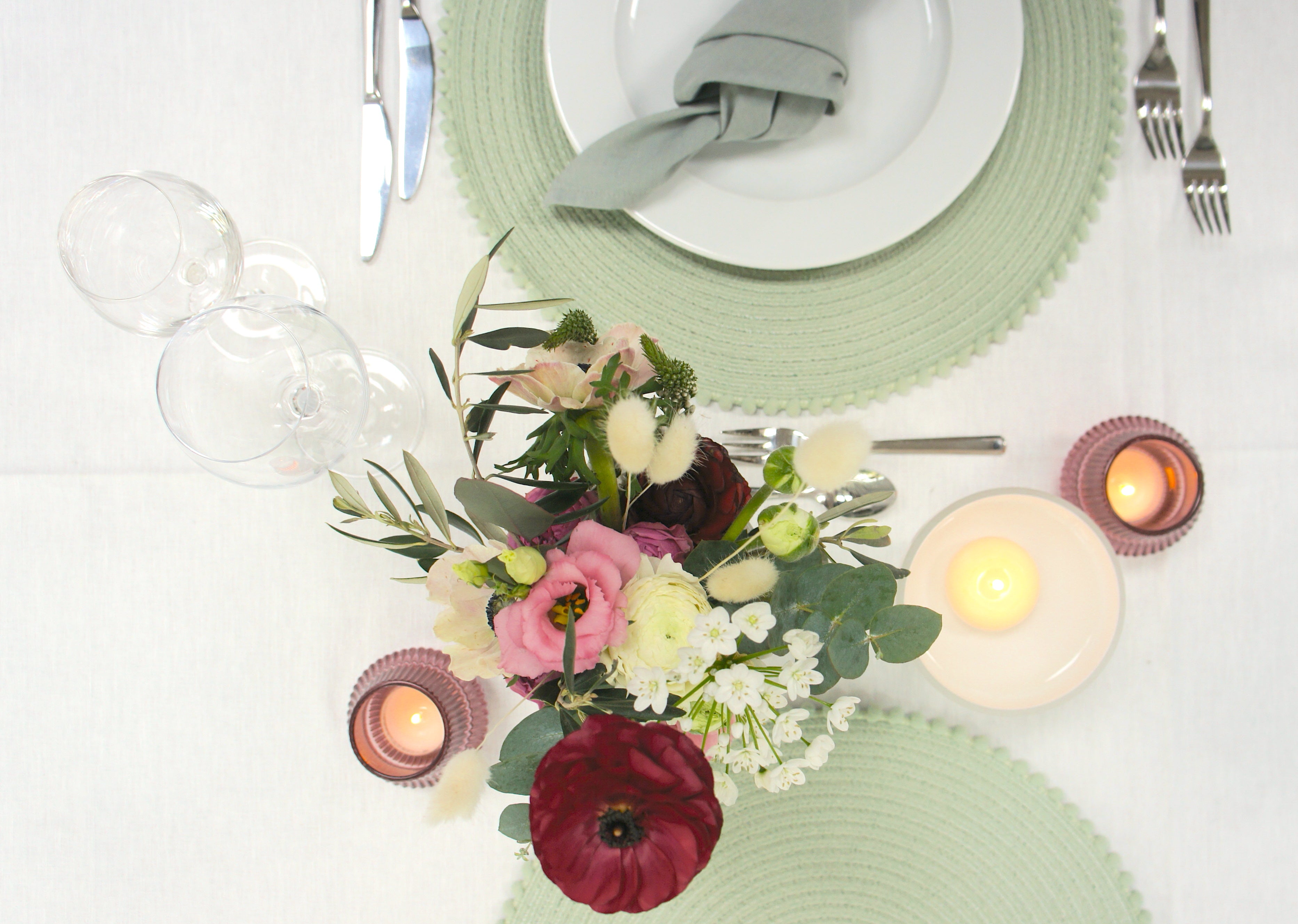 Teelichtgefäß aus Glas, geriffelt in 4 Farben erhältlich