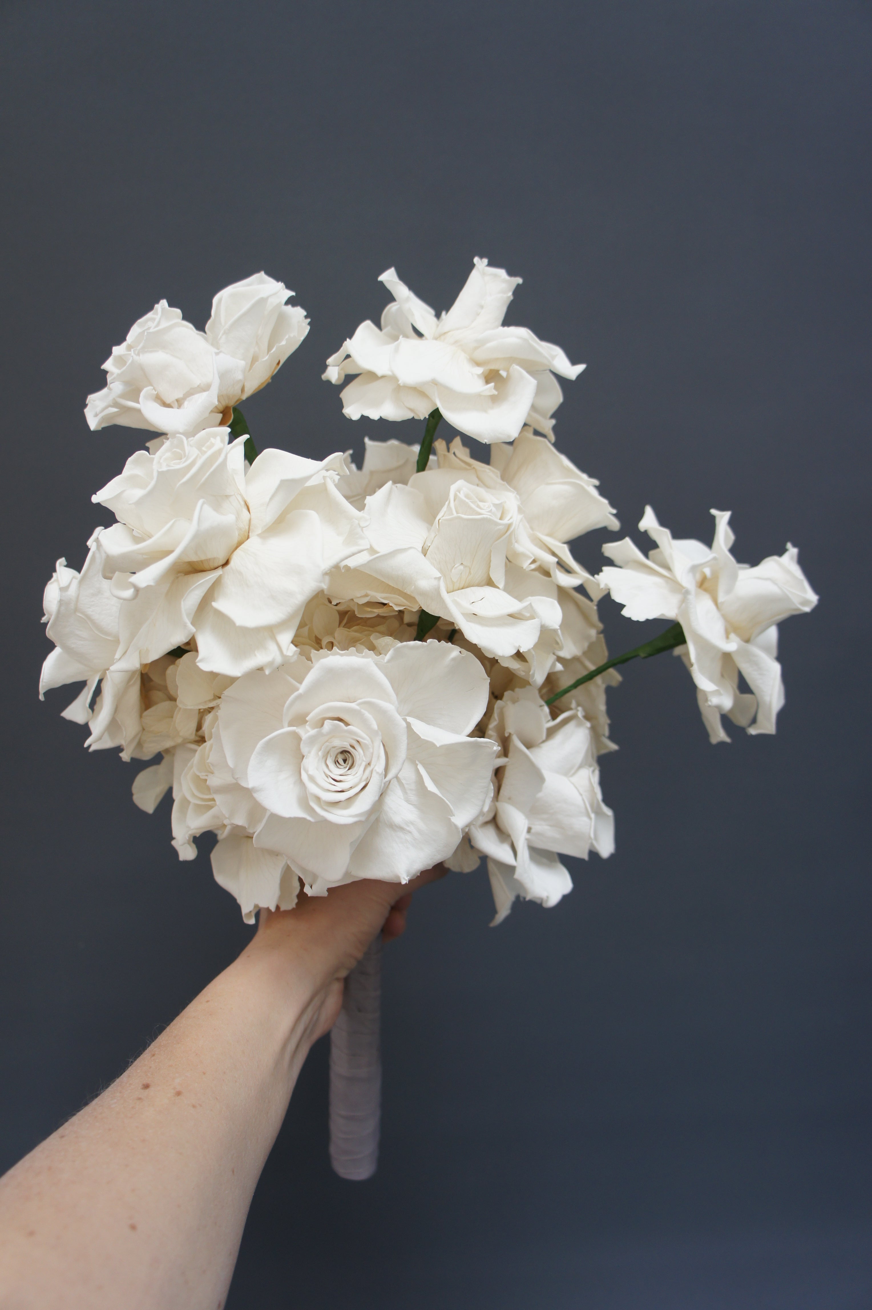Serie MONO ROSE, Brautstrauß, Brautbouquet, Reversschmuck, Flower pin, Inifinity roses, stabilisierte Rosen