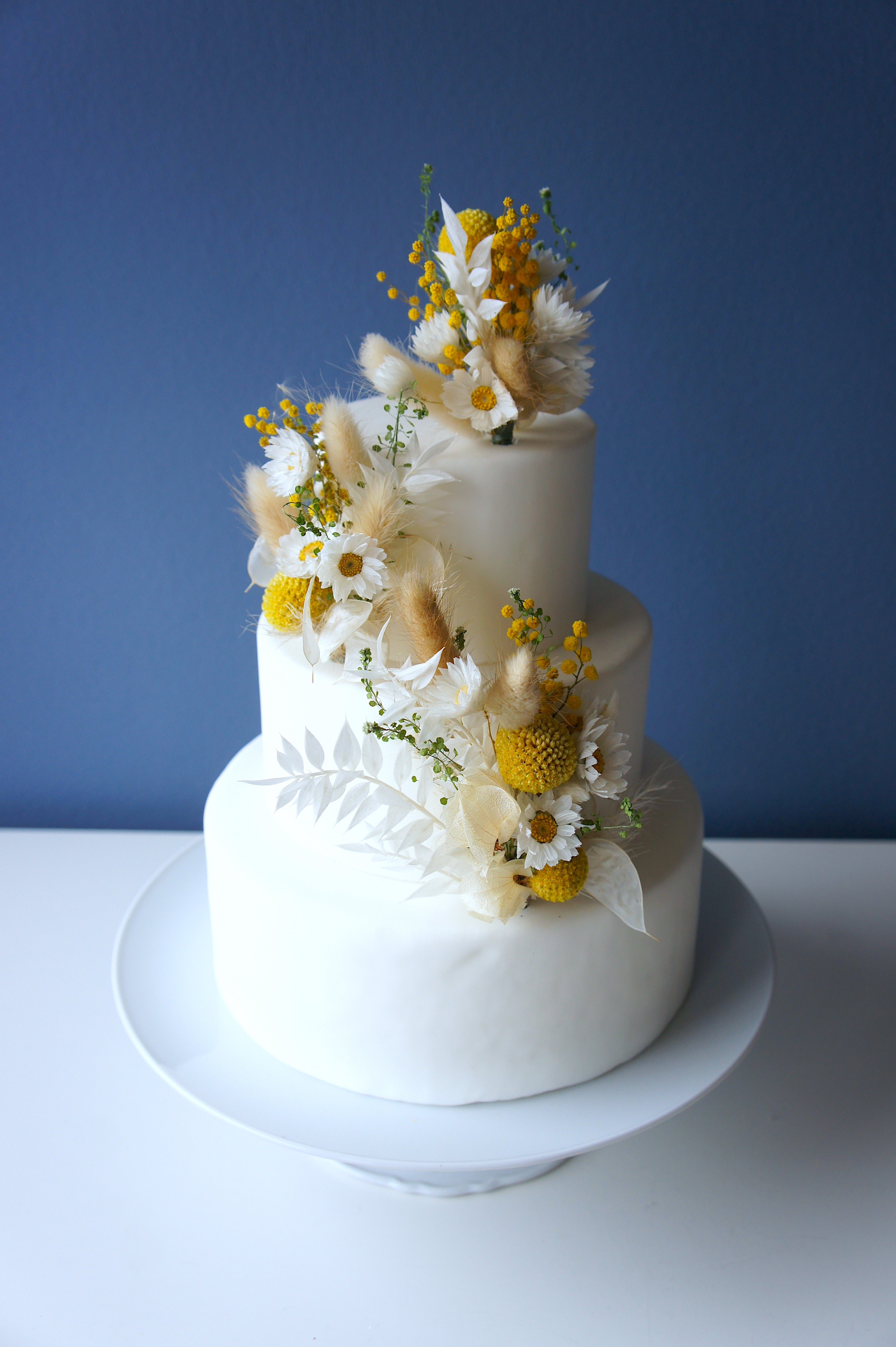 HELLO SUNSHINE, floraler Tortenschmuck aus Trockenblumen, Dried flowers, Hochzeitstorte