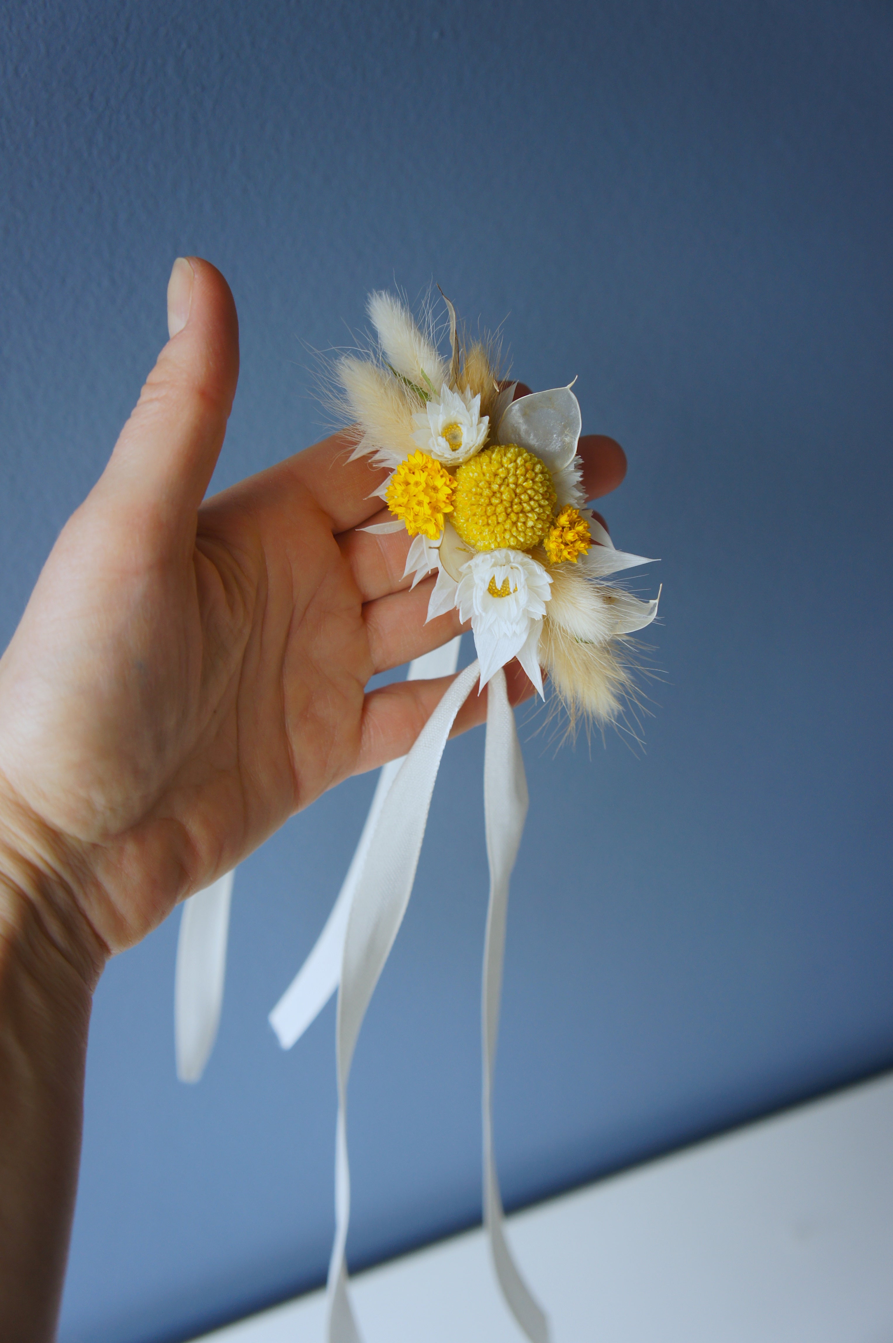 HELLO SUNSHINE, Blütenarmband aus Trockenblumen / Dried flowers