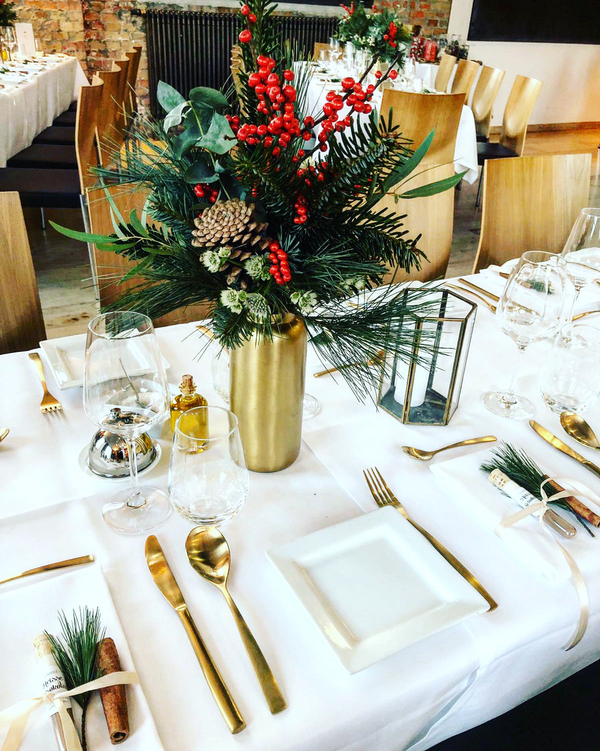 Metallvase, gebürstete Oberfläche, Farbe Antikgold, in 2 Größen erhältlich