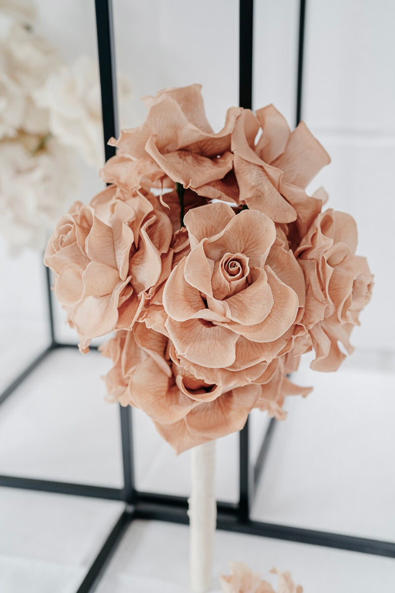 Serie MONO ROSE, Brautstrauß, Brautbouquet, Reversschmuck, Flower pin, Inifinity roses, stabilisierte Rosen