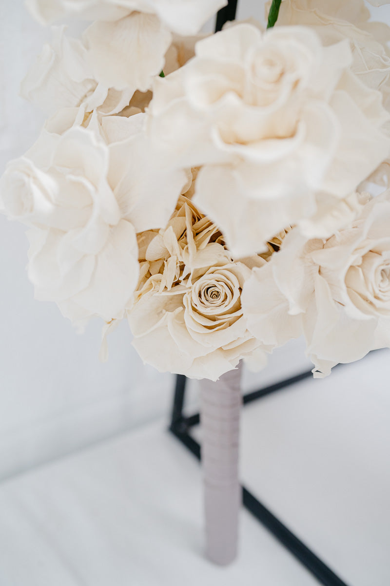 Serie MONO ROSE, Brautstrauß, Brautbouquet, Reversschmuck, Flower pin, Inifinity roses, stabilisierte Rosen