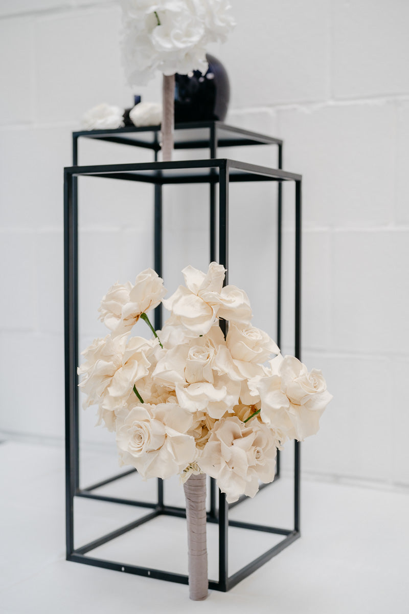 Serie MONO ROSE, Brautstrauß, Brautbouquet, Reversschmuck, Flower pin, Inifinity roses, stabilisierte Rosen