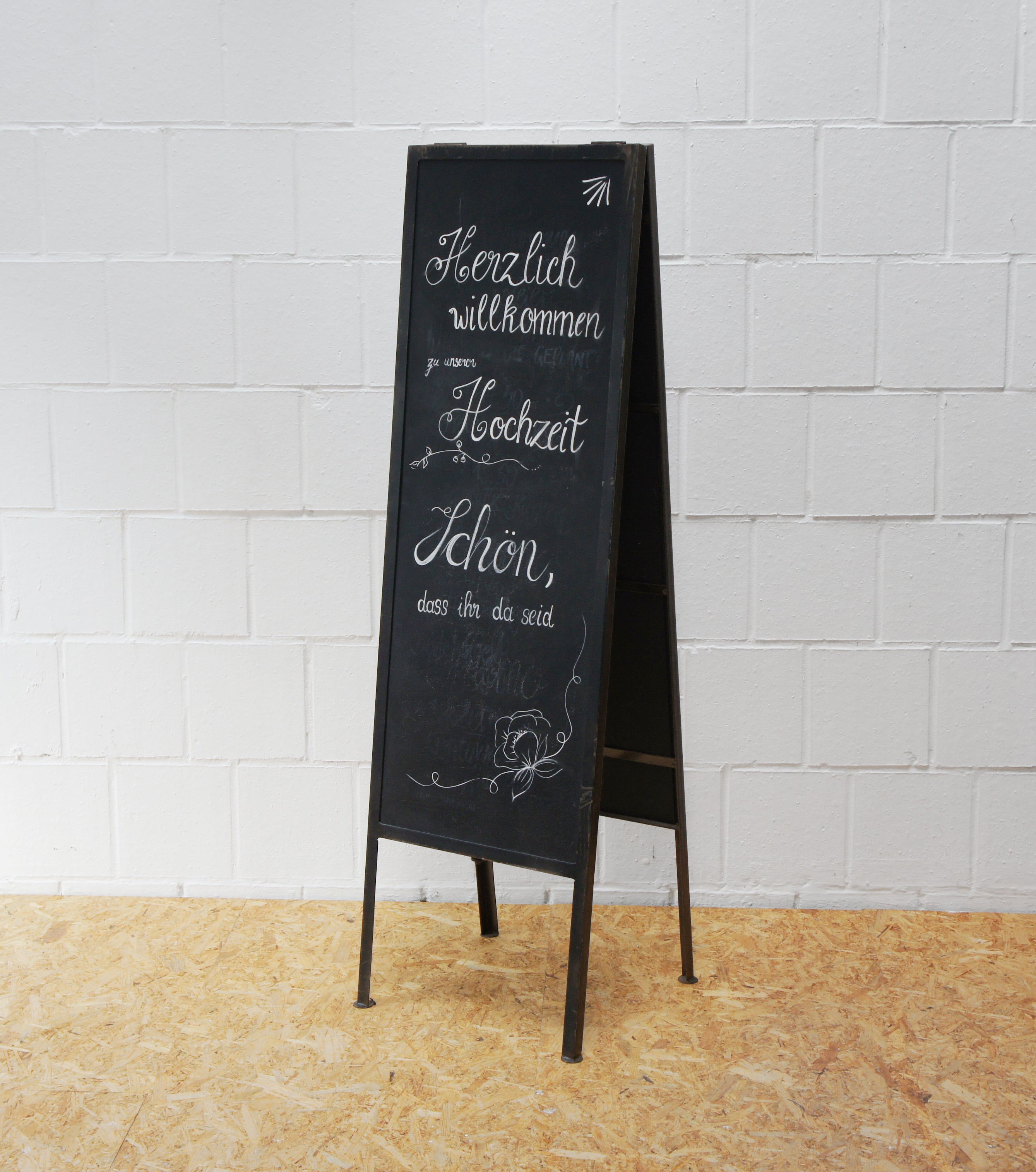 Kreideklapptafel mit Metallrahmung, beidseitig zu beschriften