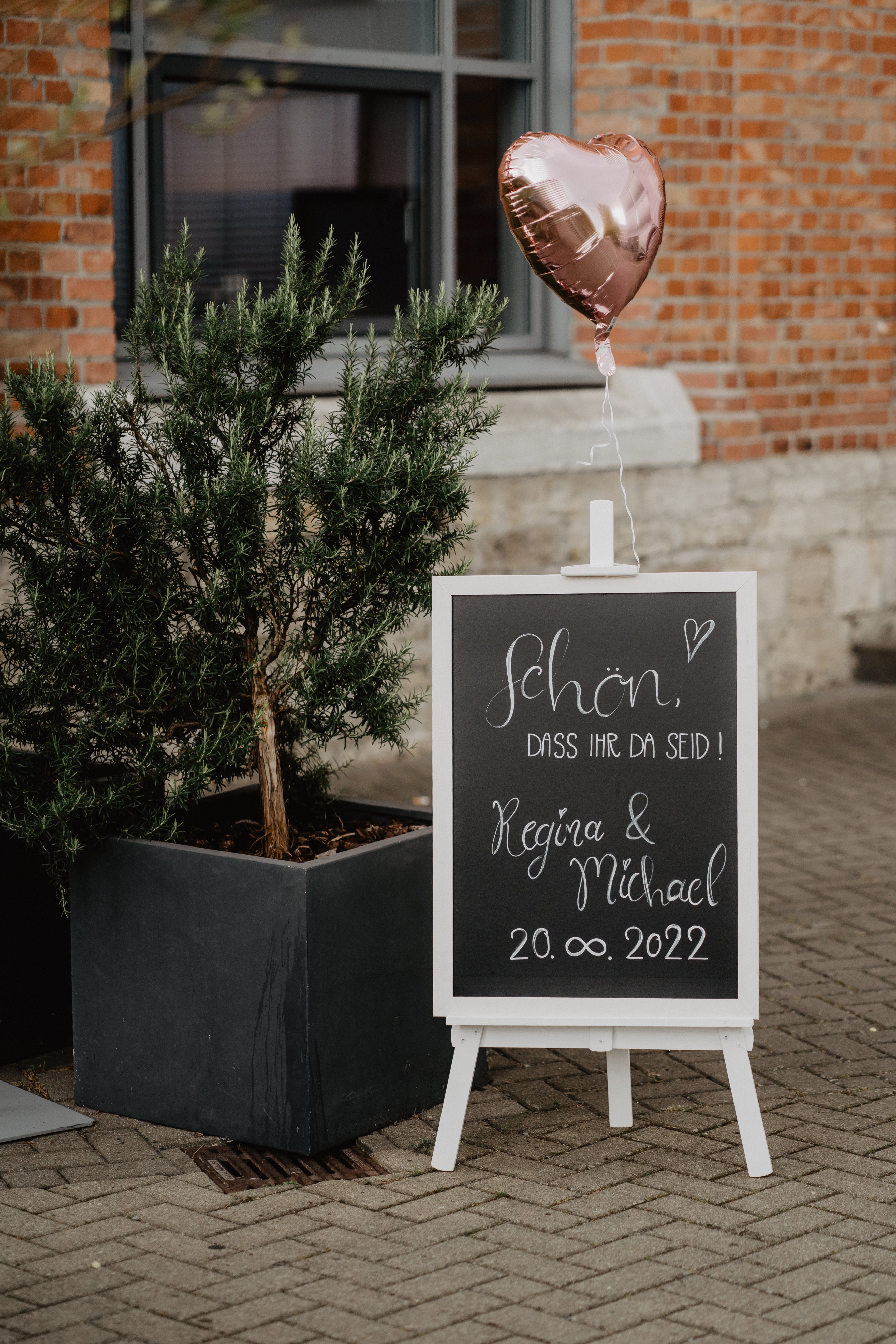 Holzstaffelei, Farbe Weiß oder Schwarz, exkl. Kreidetafel