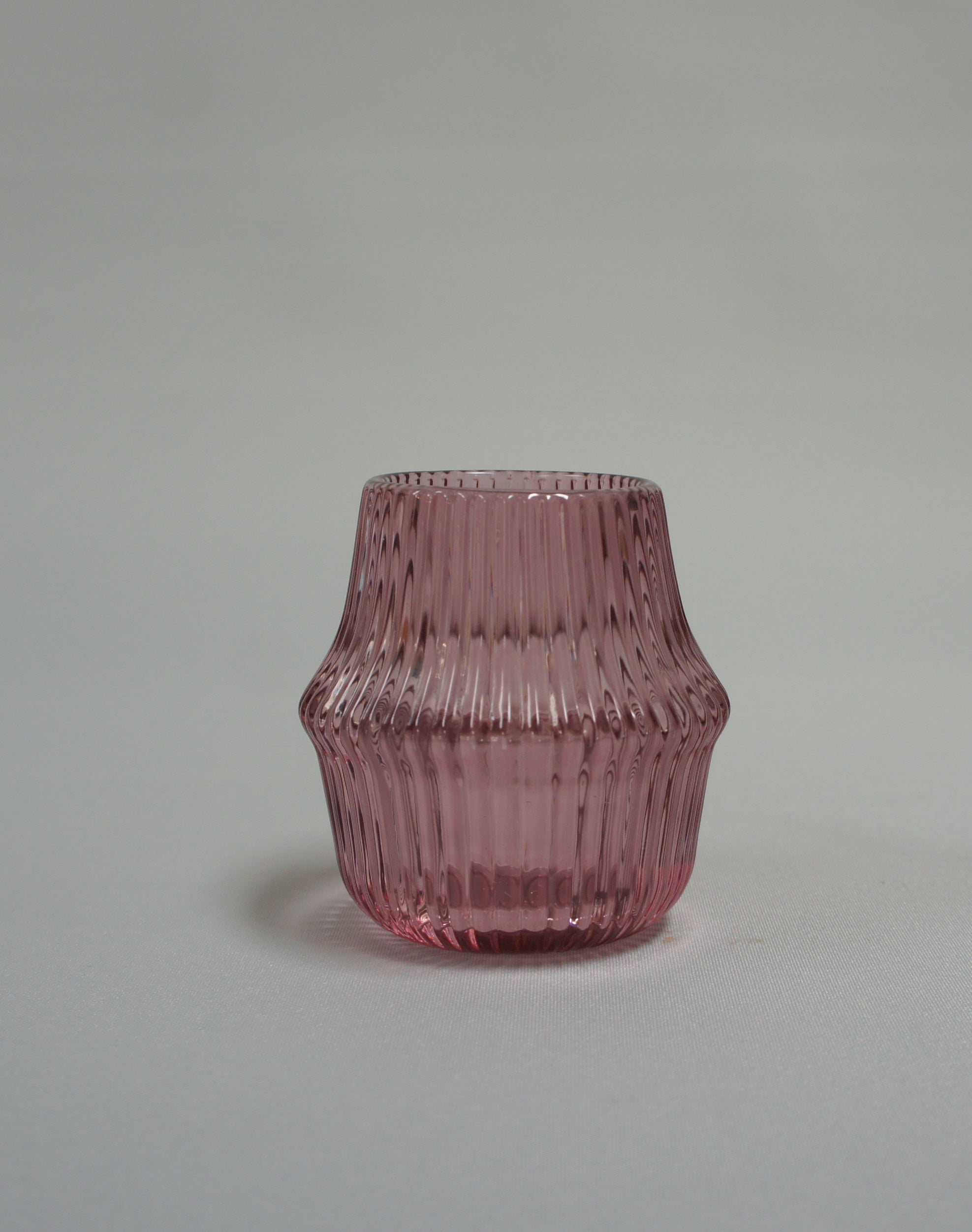 Teelichtgefäß aus Glas, geriffelt in 4 Farben erhältlich