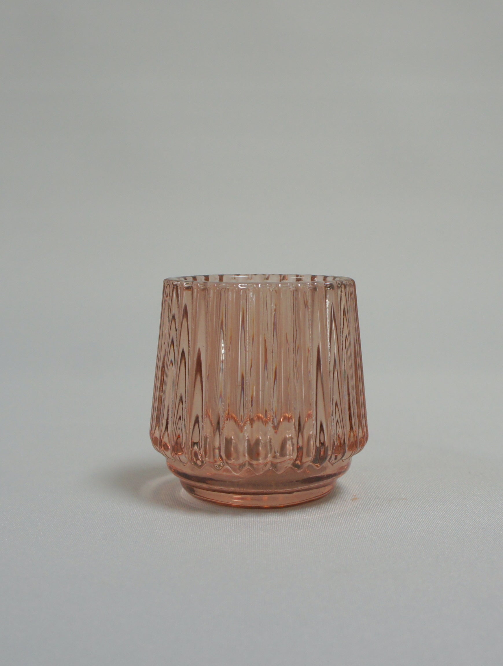 Teelichtgefäß aus Glas, geriffelt in 4 Farben erhältlich