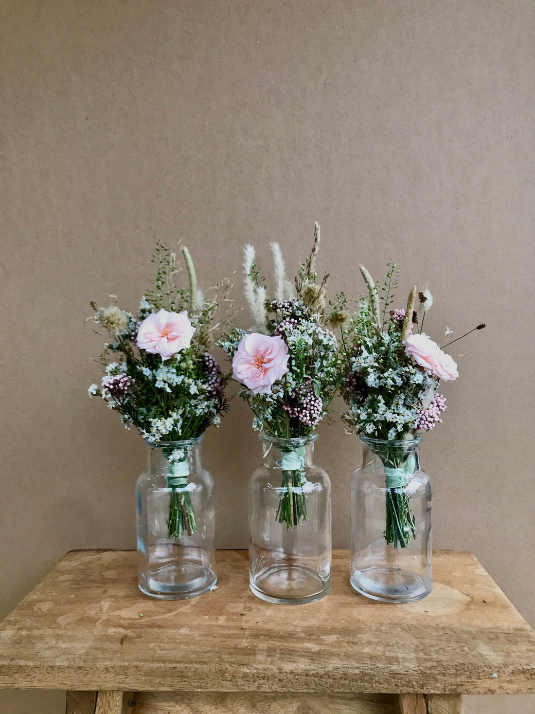 Serie TINY ROSE, kleines Tisch-Sträußchen, Trockenblumen, Dried flowers, stabilisierte Rosen