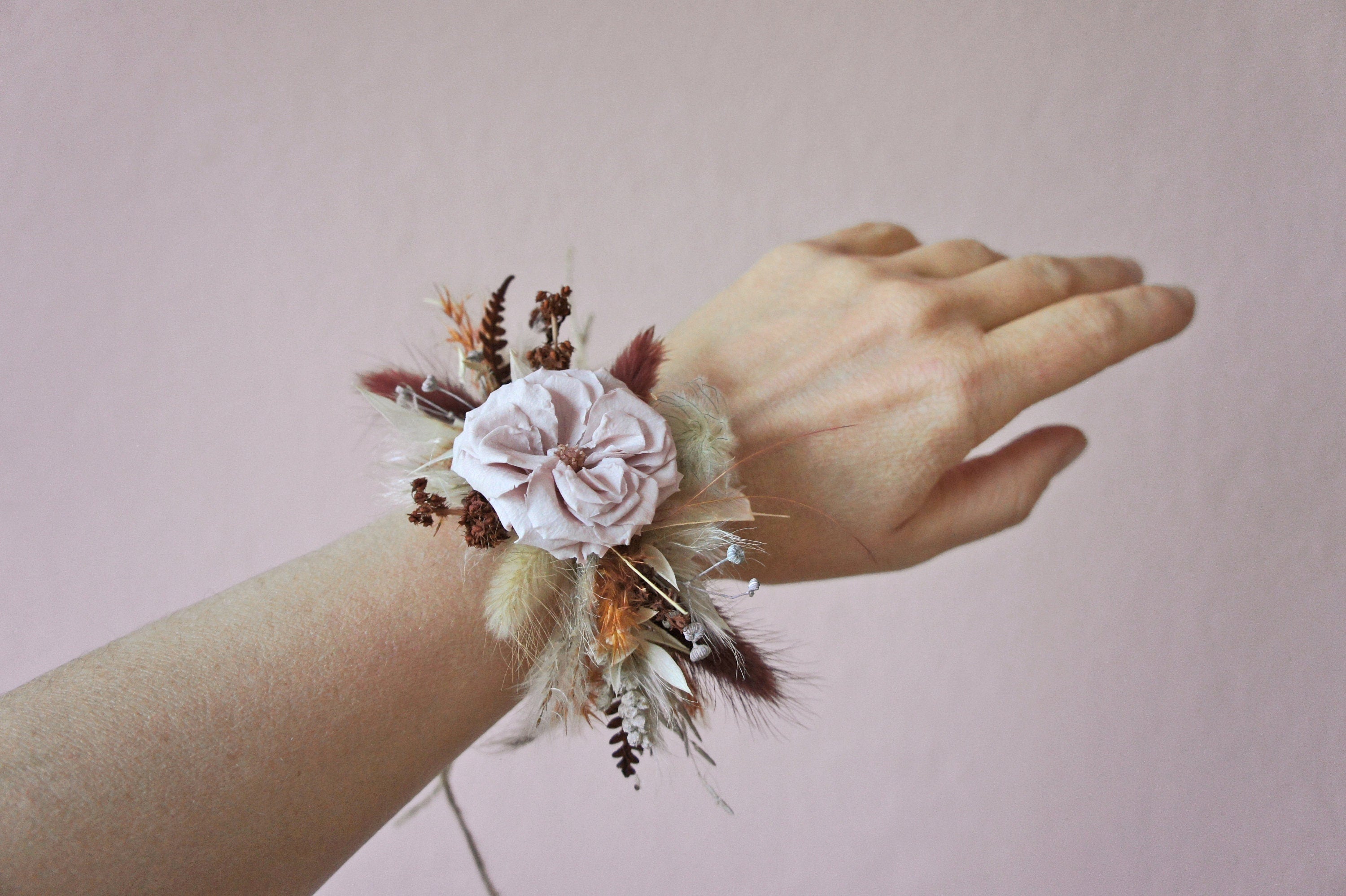 Serie ERDVERBUNDEN, Trockenblumen, stabilisierte Rosen / Dried flowers, Preserving roses