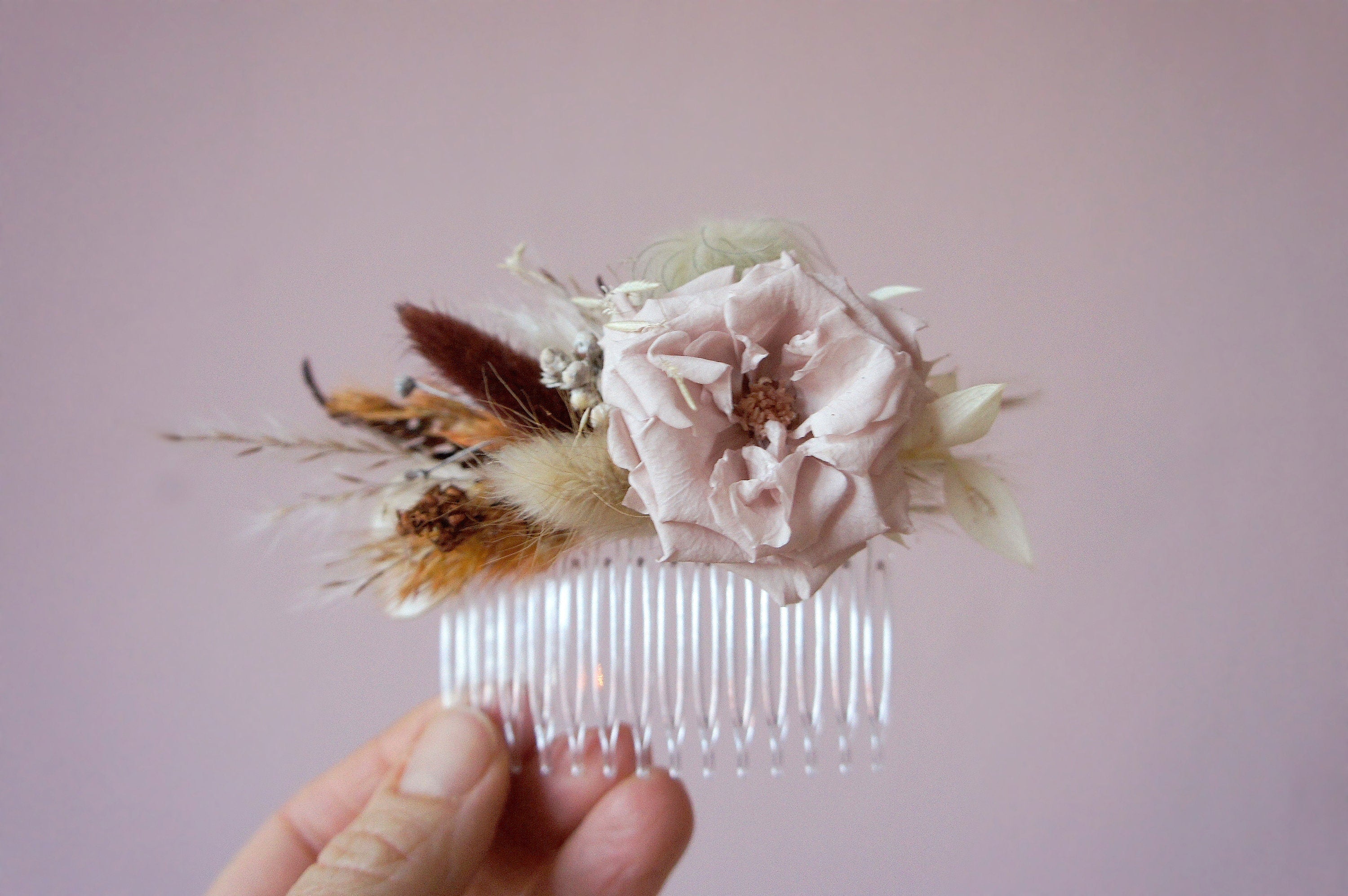 Serie ERDVERBUNDEN, Trockenblumen, stabilisierte Rosen / Dried flowers, Preserving roses