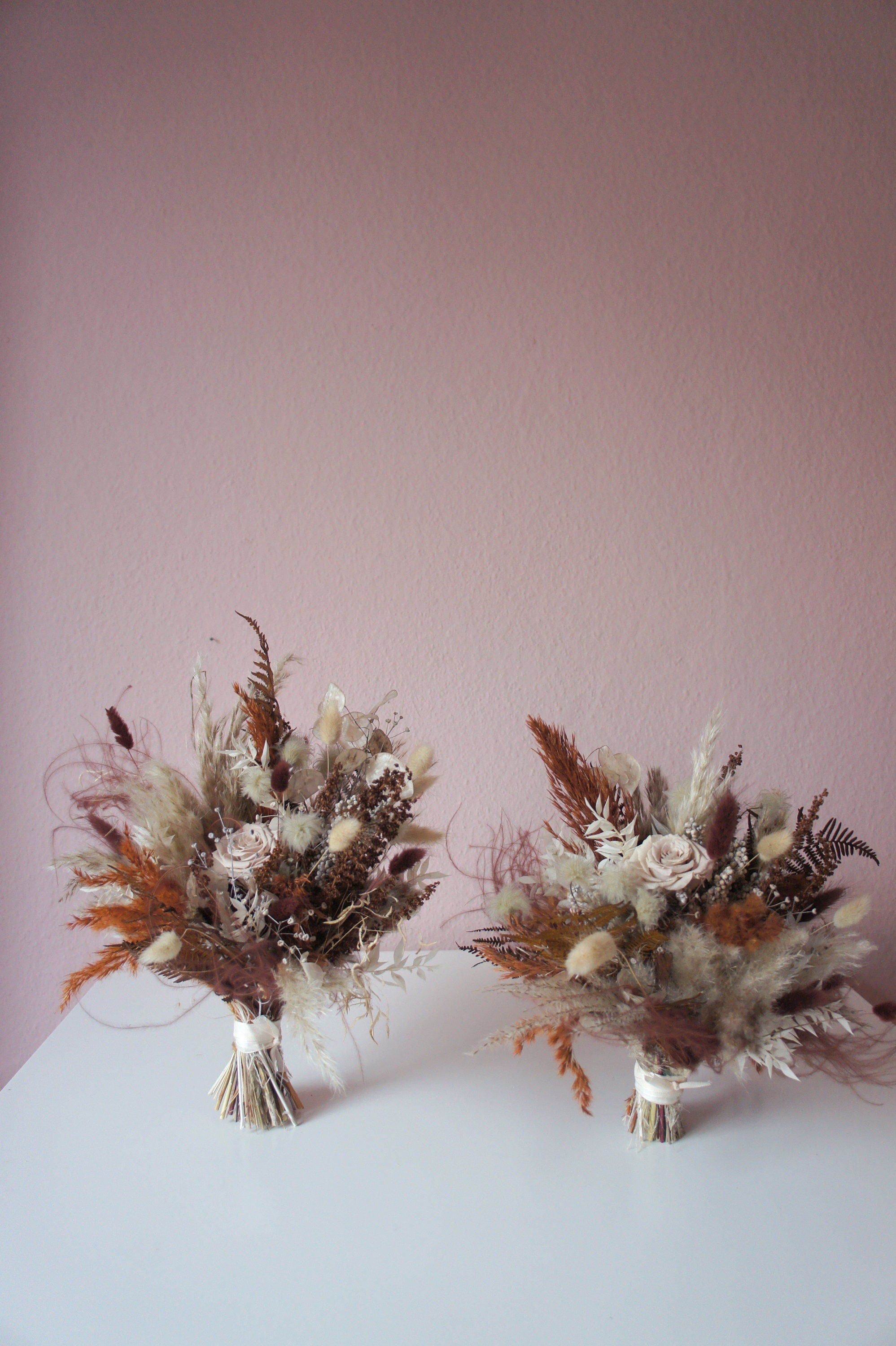Serie ERDVERBUNDEN, Trockenblumen, stabilisierte Rosen / Dried flowers, Preserving roses