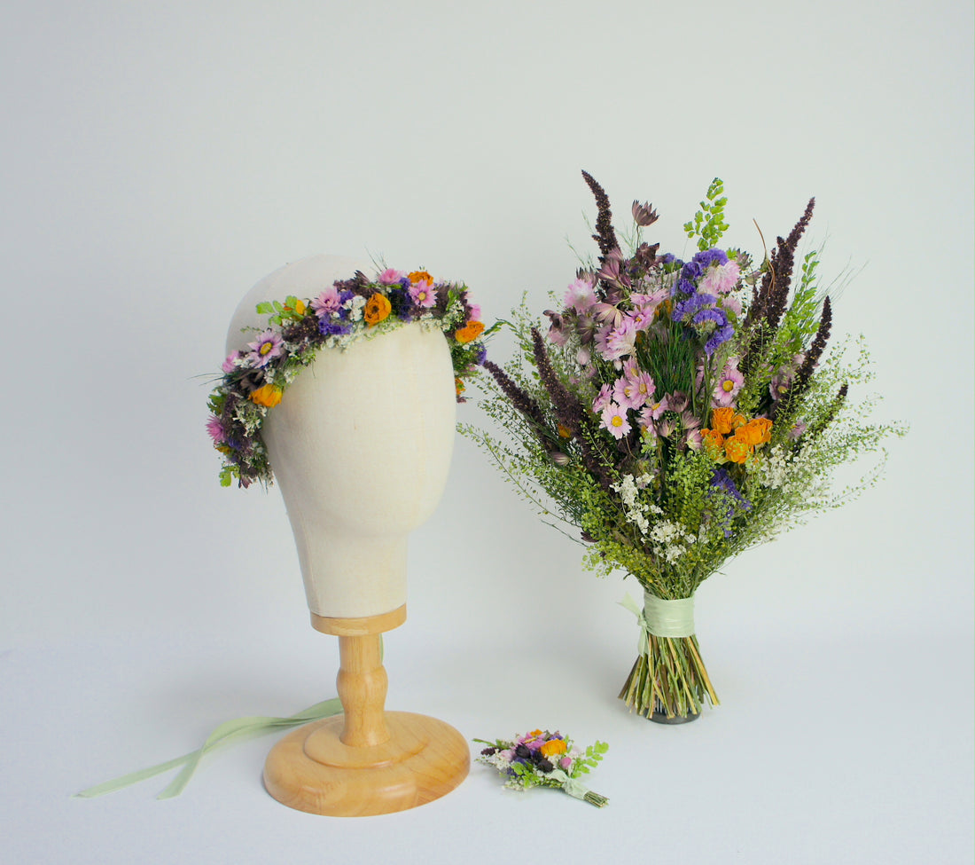 MARIE & DER SOMMER- unsere neue Trockenblumenserie mit Brautstrauß, Haarkranz und Reversschmuck