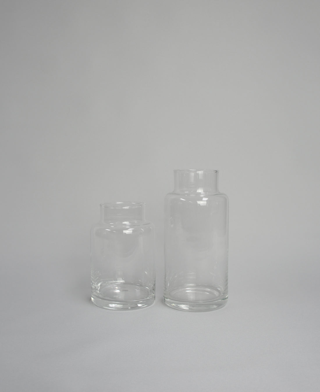 Glasvase, zylindrisch mit Absatz oben, in 2 Größen