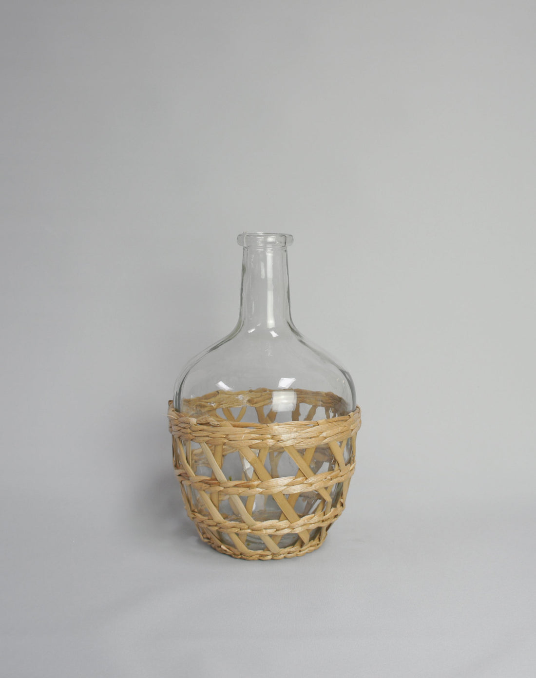 Weinballon in Korbgeflecht