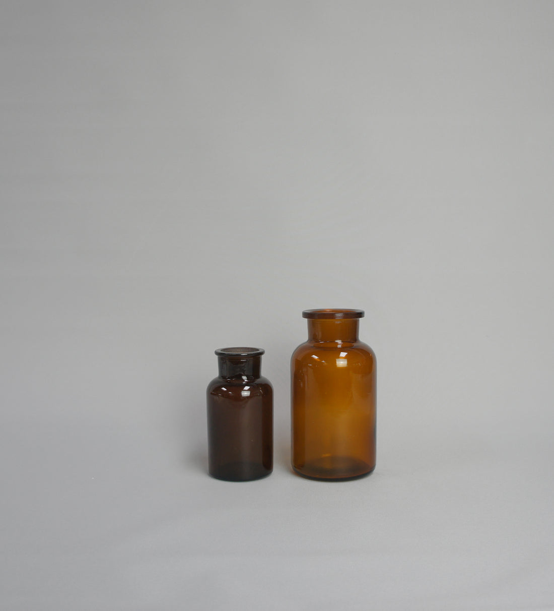 Apothekerflasche, Farbe braun, zylindrisch mit Weithals, in 2 Größen erhältlich