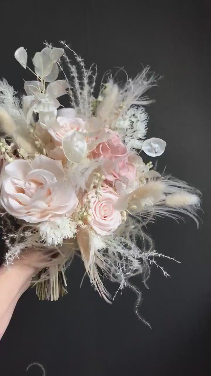 Serie „FABELHAFT & ELEGANT“, Brautstrauss, Trockenblumen, Bridebouquet Dried flowers, stabilisierte Rosen, Infinity Roses