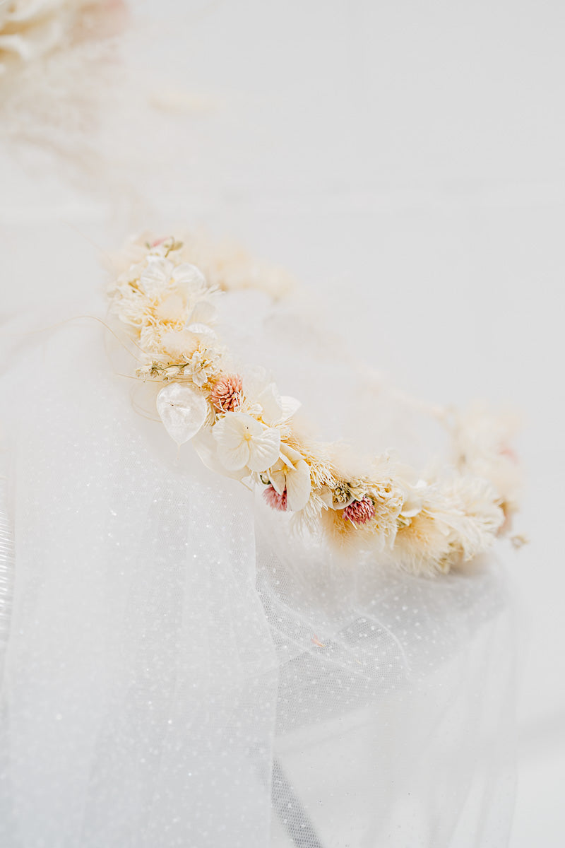 „FABELHAFT &amp; ELEGANT“, Haarkranz/ Flower crown, Trockenblumen, stabilisierte Hortensien